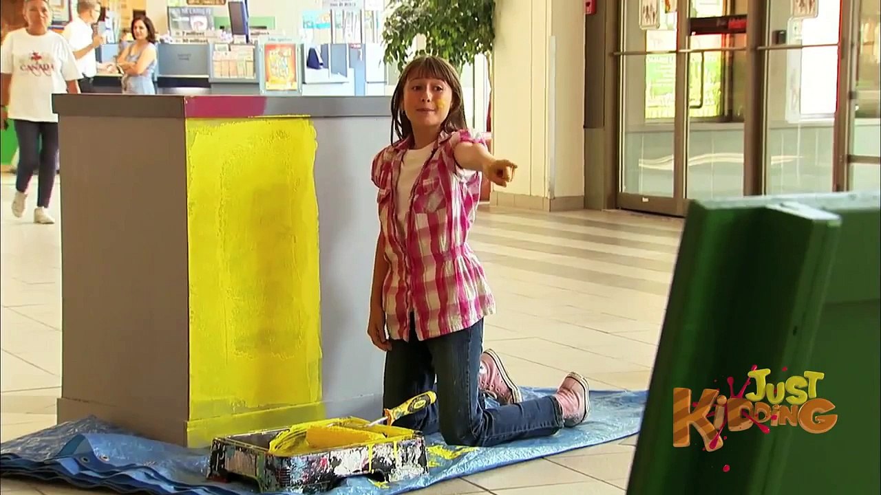 Just For Laughs Gags - Hand in Paint Bucket Scare Prank - Just Kidding