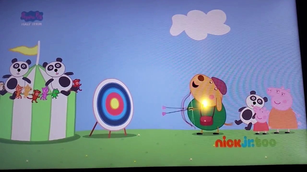 Pepper Pig does archery