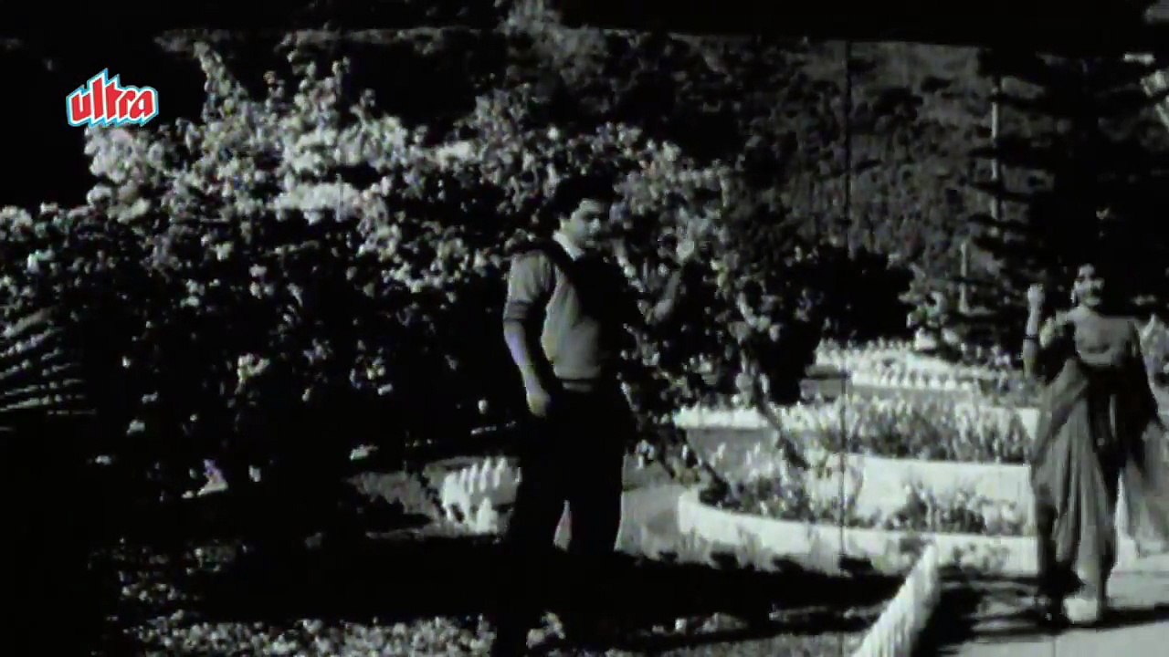 MAIN BHI LADKI HOON (1964) - Aaye The Huzur Bade Tan Ke | Zulfen Sanware Ban Than Ke - (Asha Bhosle)