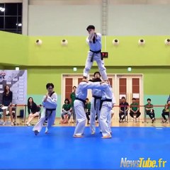 Il casse une planche en l'air à 4 mètres de hauteur