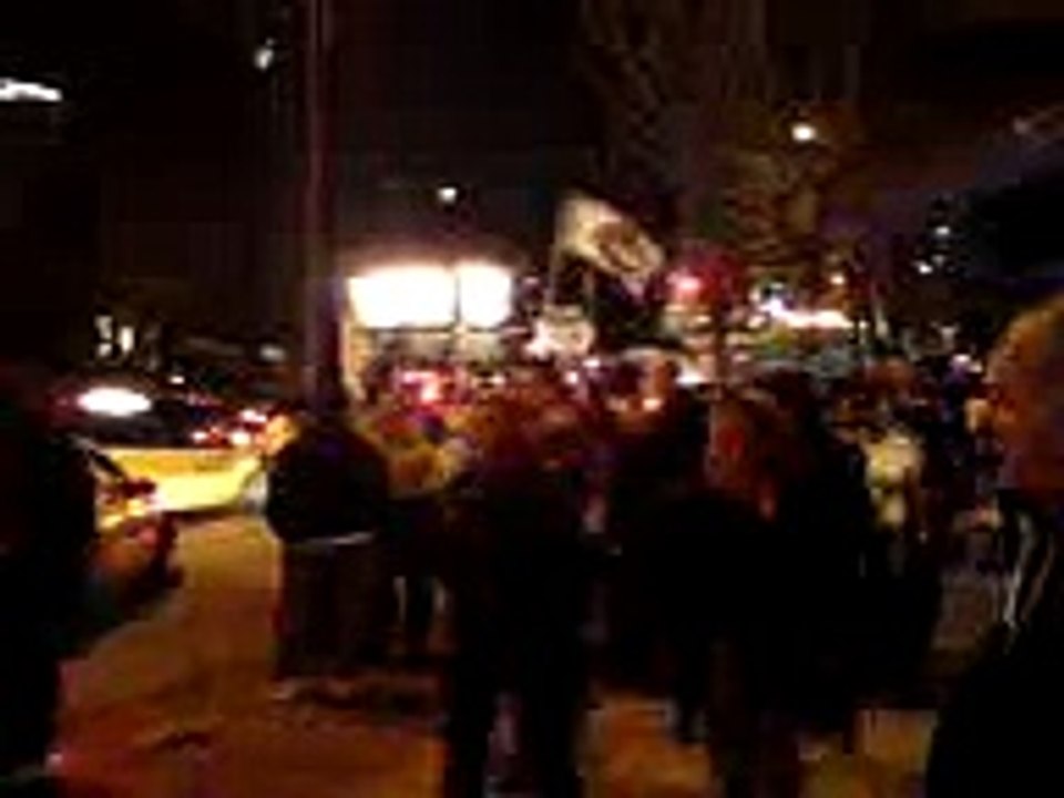 vancouver canucks fans in streets 3