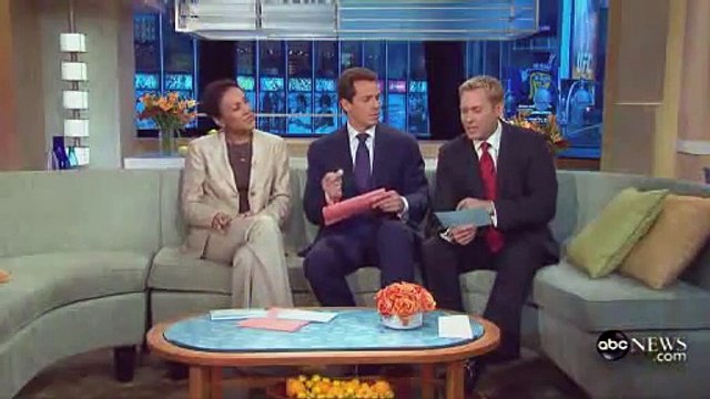 Un homme étrange apparaît devant elle à la télé. Quand elle voit son visage, elle réalise la vérité.