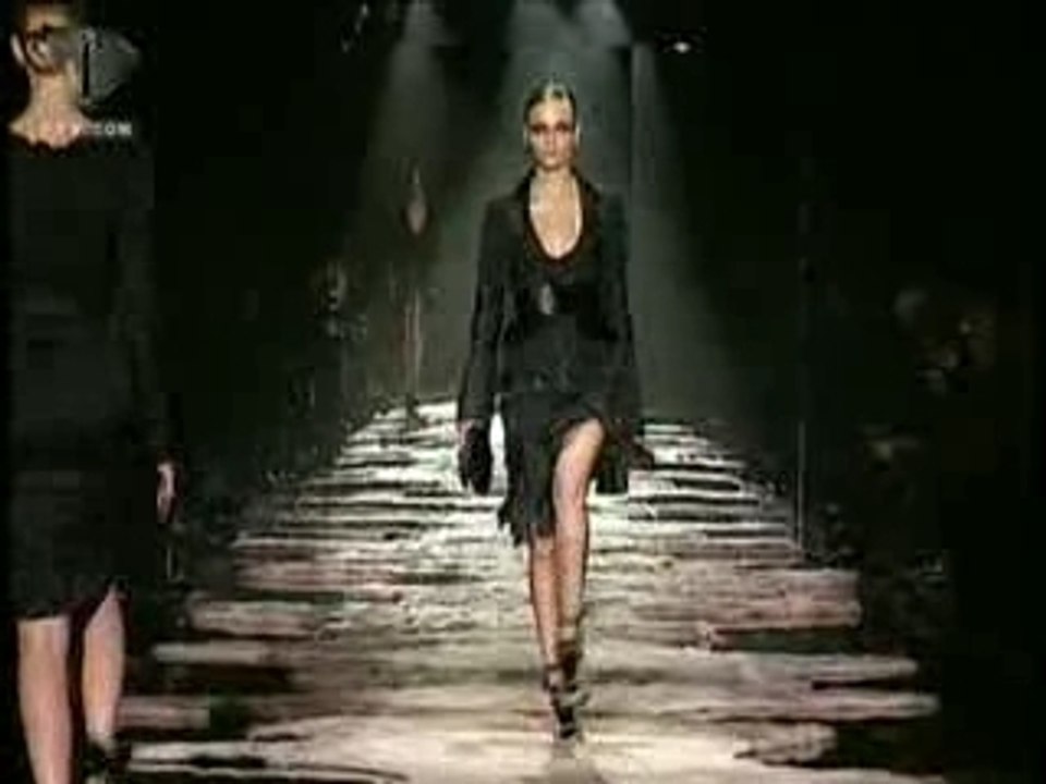 Gucci Fall 04 Fashion Show