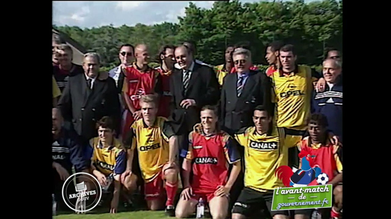 Juin 1998 : le président de la République Jacques Chirac rend visite à l’équipe de France de football à Clairefontaine