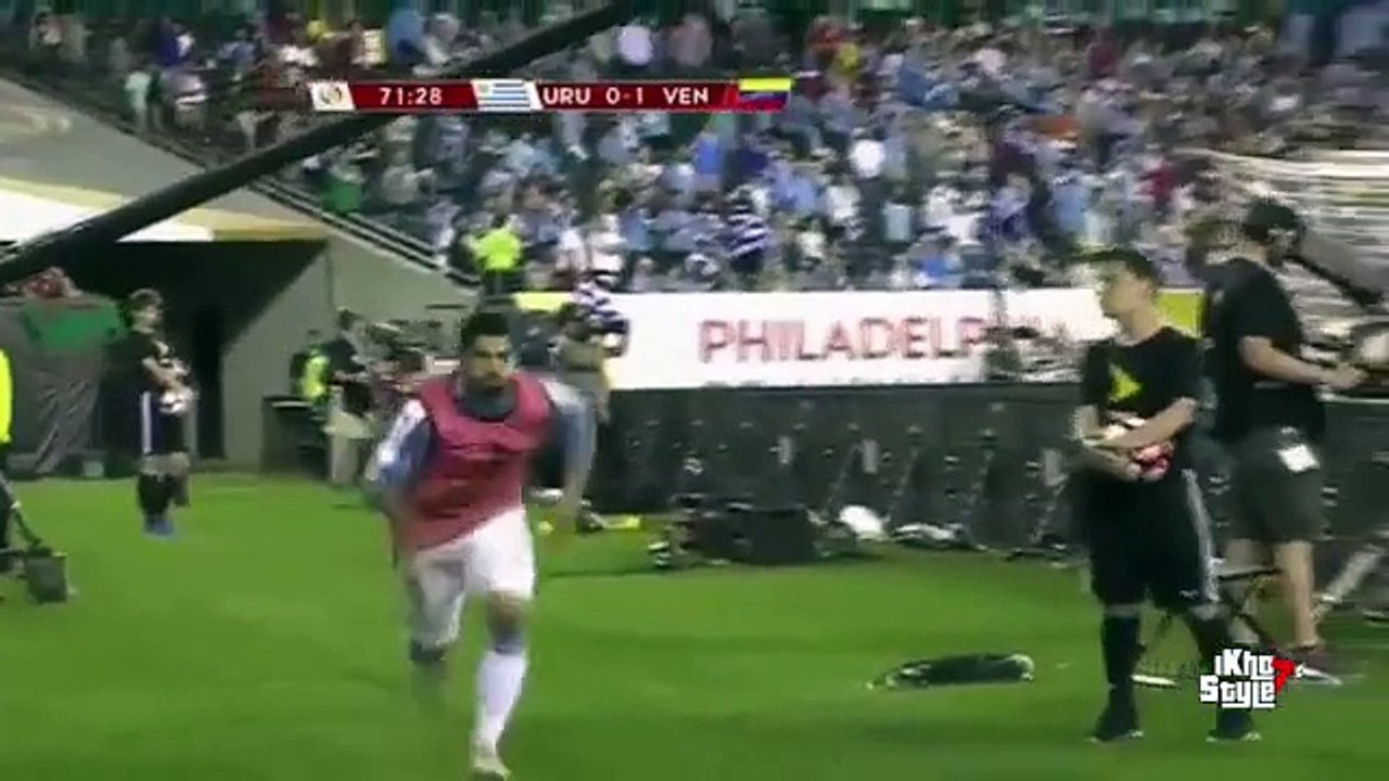 Increible Enfado de Luis Suarez tras no poder jugar - Uruguay vs Venezuela 0-1 Copa America