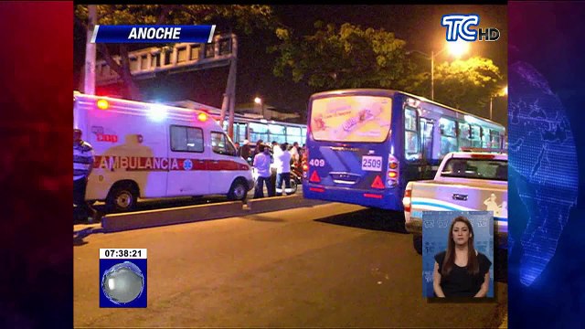 Mujer murió luego de caerse de metrovía en guayaquil