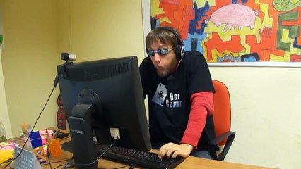 YTP - Zeb89 legge certi commenti