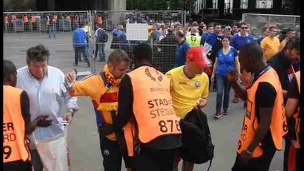 Saint Denis recibe a los aficionados para el partido inaugural de la Eurocopa 2016