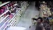 Une mère sauve sa fille d'un kidnapping devant les caméras de surveillance d'un magasin