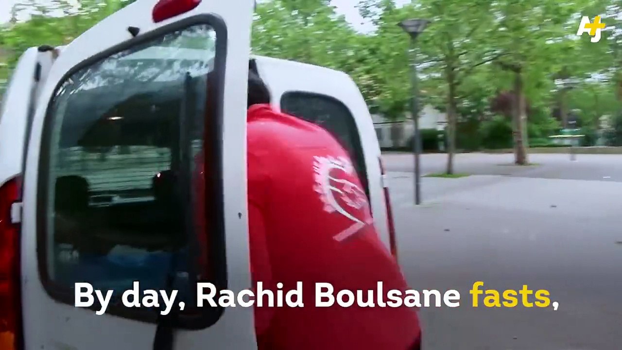 This man spends his Ramadan days fasting, and his nights handing out food to the homeless in Paris.