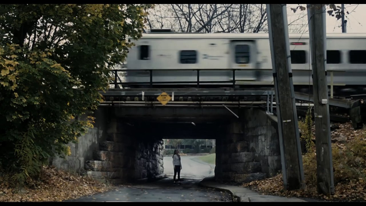 The Girl on the Train - Official Teaser Trailer - In Theaters October 7 (HD)