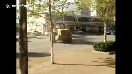 Builders use diggers to fight over business