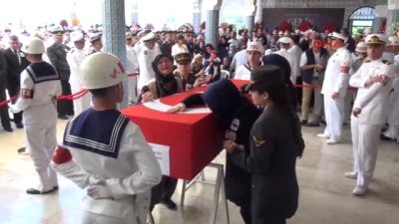 Mersin Şehidini Uğurladı