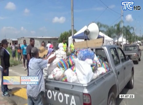 Los afectados reciben ayudas humanitarias