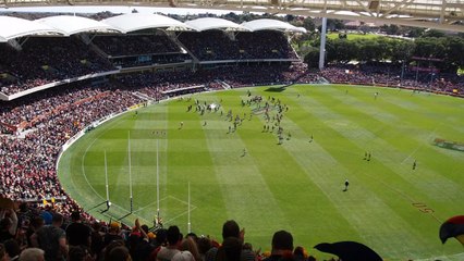 Crows recieve a standing ovation at quarter time versus West Coast. The scoreline is unbelieveable: 51-1