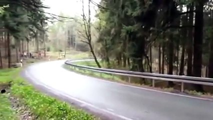 Un virage, trois Porsches, trois styles différents !