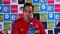 Claudio Bravo se molestó por pregunta sobre Ter Stegen