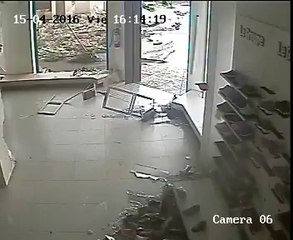 Tornade filmé depuis l’intérieur d'une boutique. Impressionnant