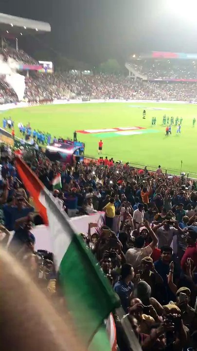 Abhishek Bachchan with God of Cricket Sachin Tendulkar in India vs Pakistan match in WT20