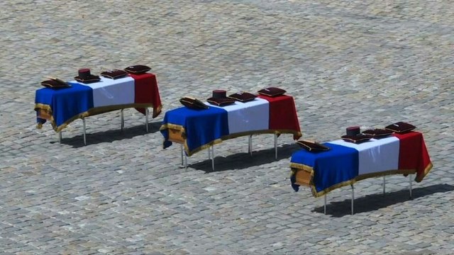 L'hommage de Hollande à trois soldats morts au Mali: Ils ont tout donné