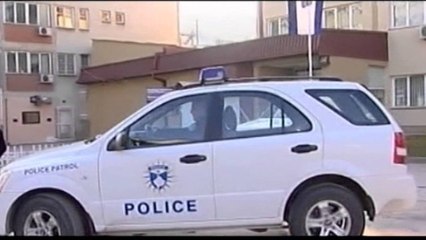 KRYETARI I “VETEVENDOSJE” VISAR YMERI SERISH NE GJYKATE I SHOQERUAR NGA POLICIA LAJM