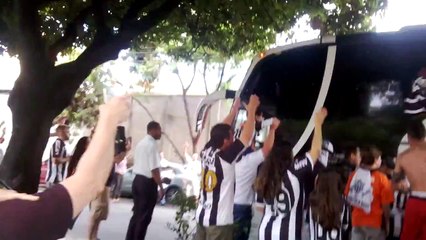 Ônibus do Galo chegando a Arena independência