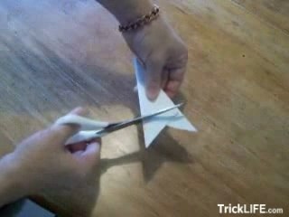 How to make paper snowflakes