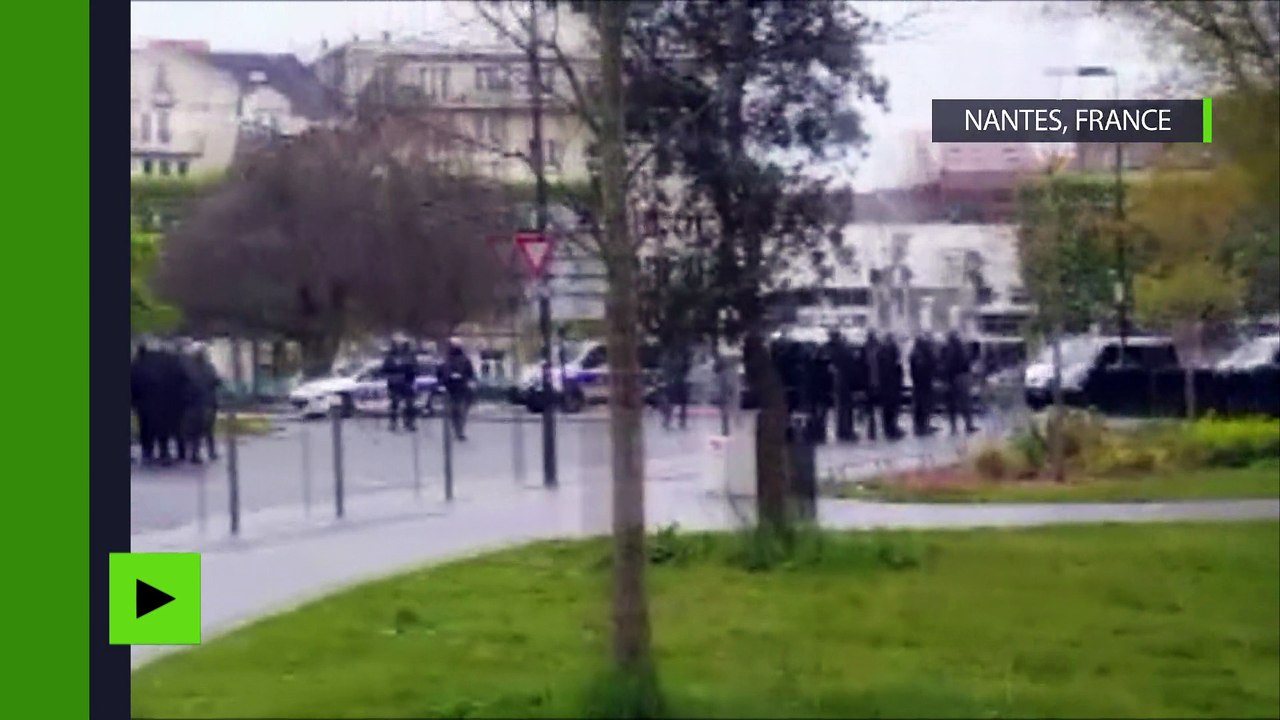 Gaz lacrymogène à Nantes lors de la manifestation contre la Loi Travail