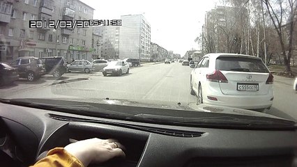 Почему на красный едете - я же потихонечку