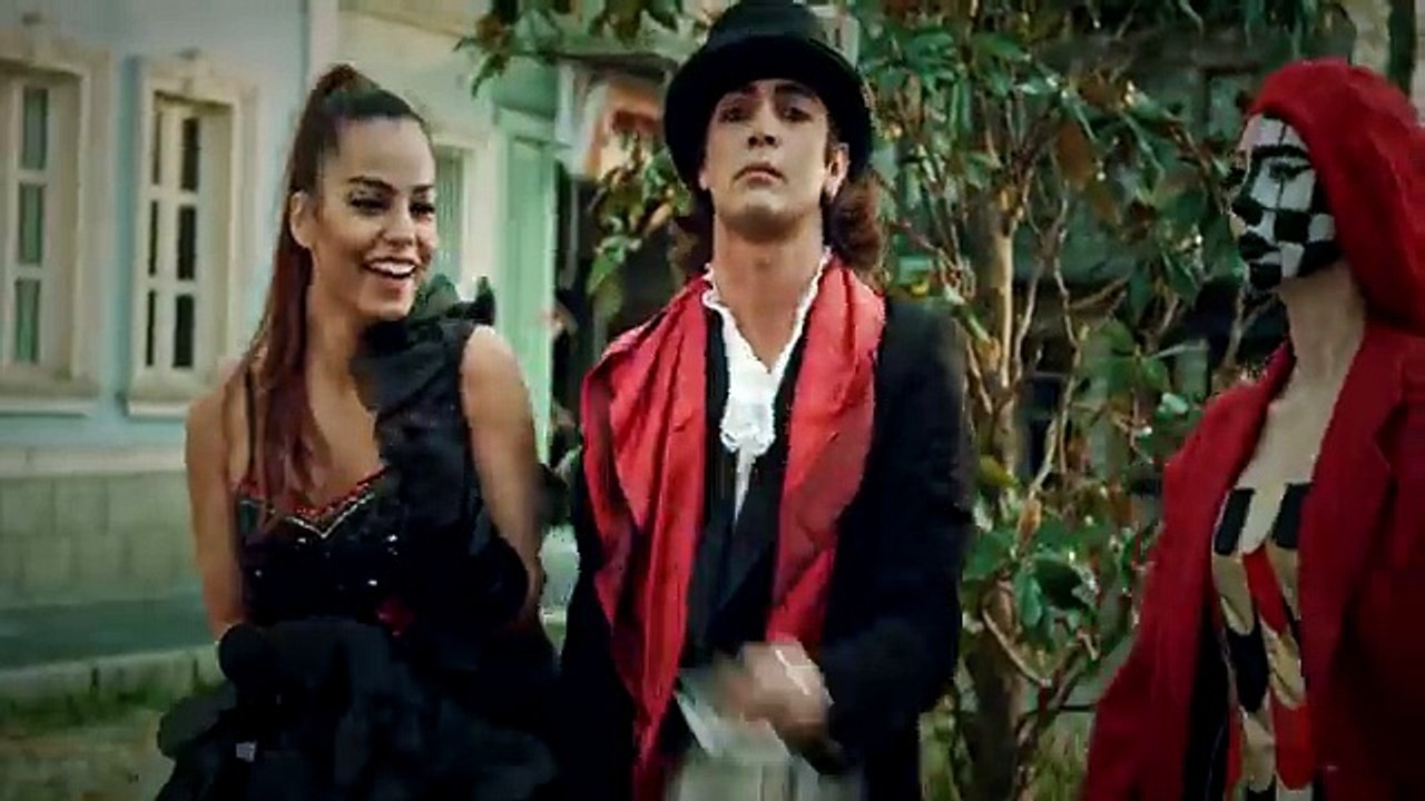 Emel Müftüoğlu - Hovarda