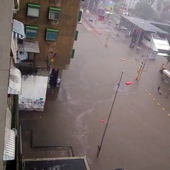 Tras fuertes lluvias del día martes la avenida México se inundó
