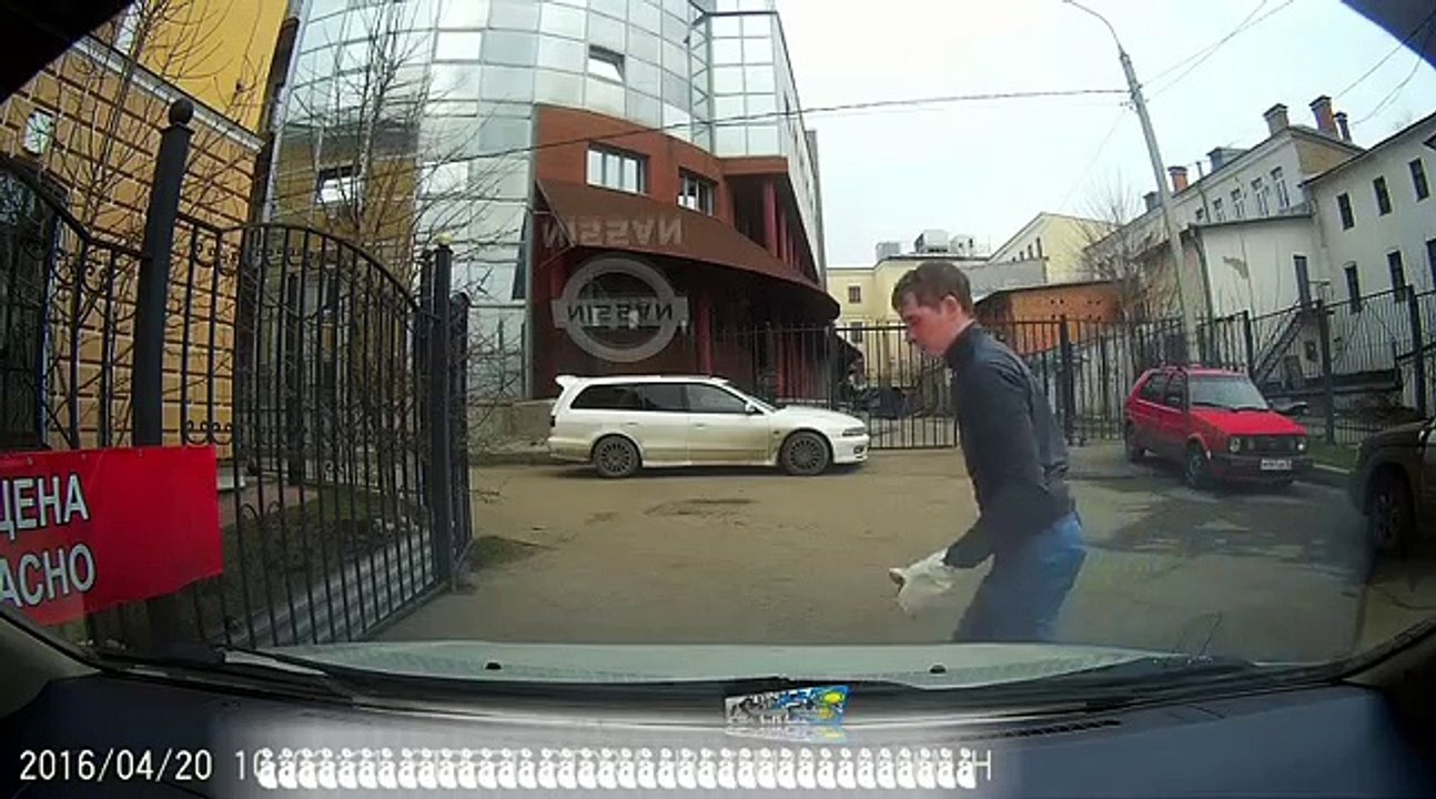 Ярославский неадекват с пистиком!