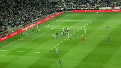 Nani humiliates keeper with an amazing free-kick!