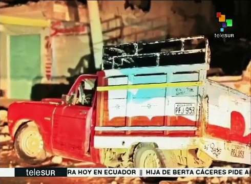 Rafael Correa: 54 personas han sido rescatadas bajo escombros