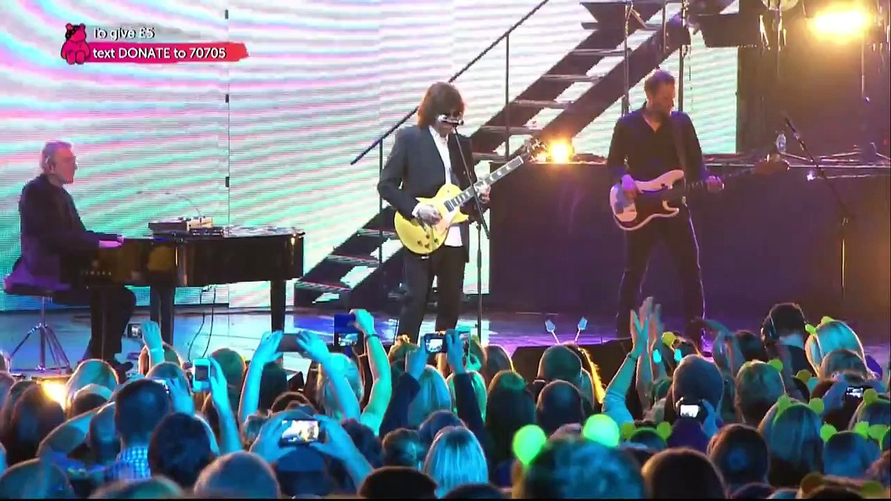 Jeff Lynne & Gareth Malone Performing Mr Blue Sky On Children In Need Rocks 14/11/13 108