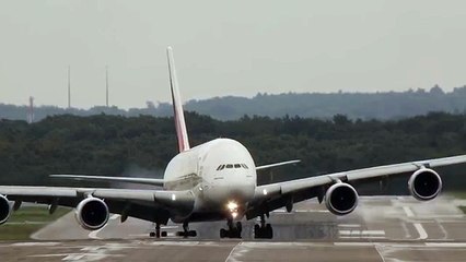 L’incredibile Atterraggio Dell’Aereo Più Grande Del Mondo Contrastando Il Forte Vento Trasversale