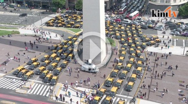 Angkara Uber, pemandu teksi protes sekat jalan