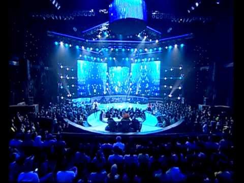 HIGHLIGHTS - EPISODE 13 - Indonesian Idol 2012 - DERA & DION Hujan Gerimis