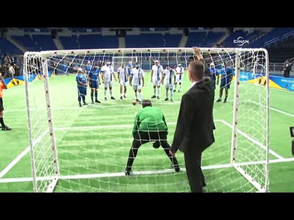 Ünlüler, Görme Engelli Milli Futbol Takımı ile maç yaptı