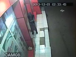Azerbaycan'da hırsız, güvenlik kamerasına yakalandı