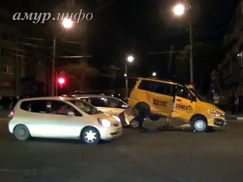В Благовещенске в крупном ДТП пострадали три машины, две из которых – ...