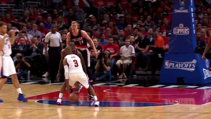 Blake Griffin Throws Down a Monster One-Hand Jam!