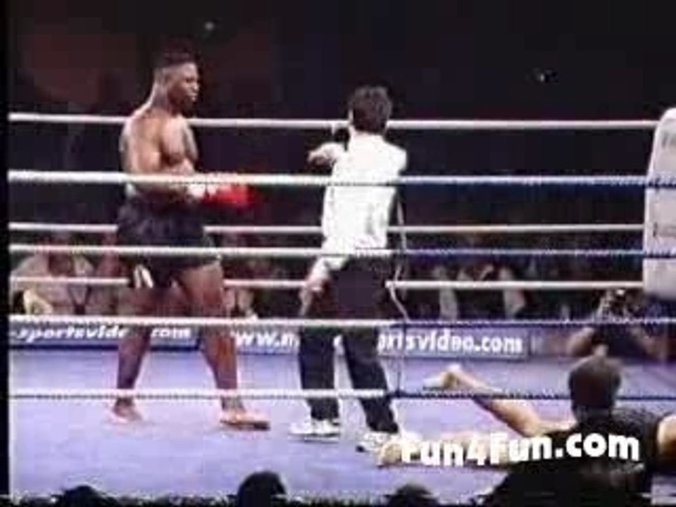 BOXE THAI CASSE JAMBE