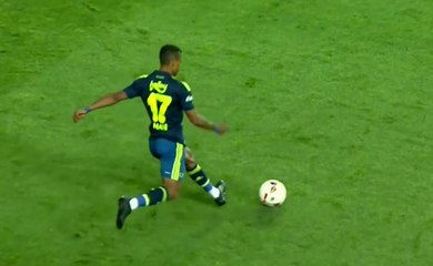 Un coup franc délirant pour Nani