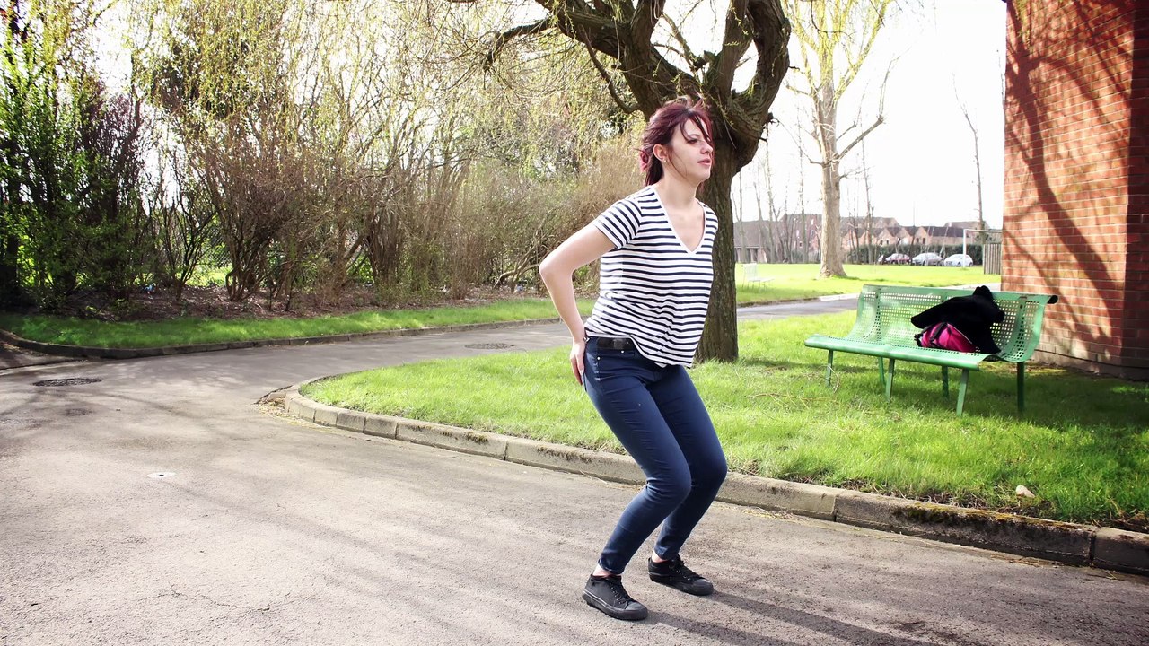 Mets tes mains à ton c... et fais l'avion...