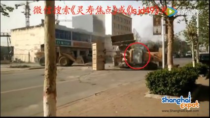 Deux ouvriers règlent leurs comptes à coups de bulldozers