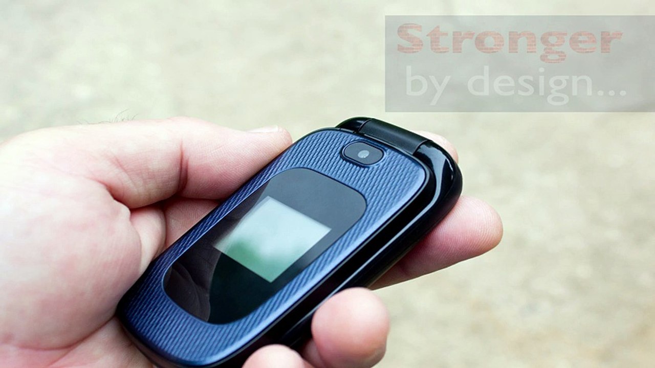 Watch the video above for eight reasons why a flip-phone is better than a smartphone.