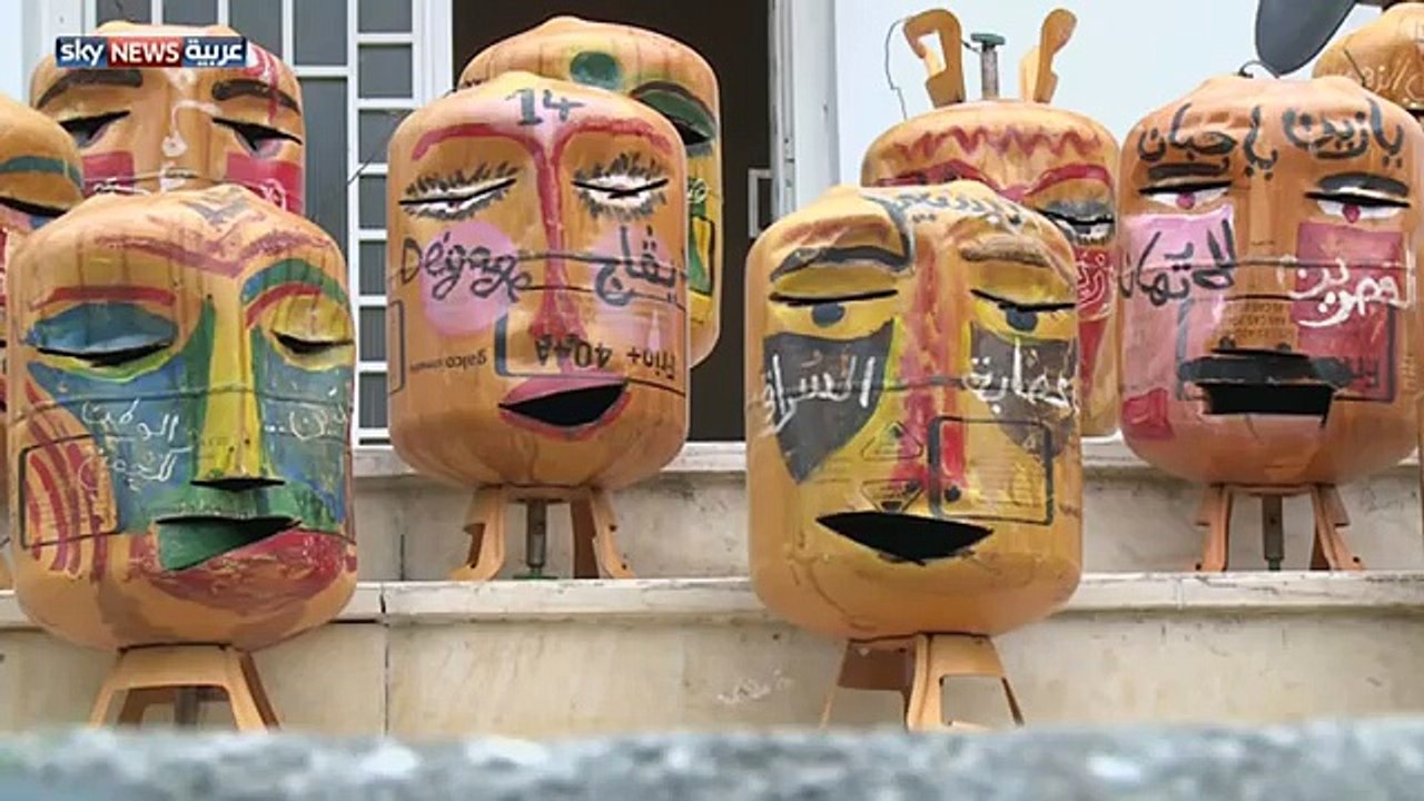 فنان يحول الخردة إلى تحف فنية