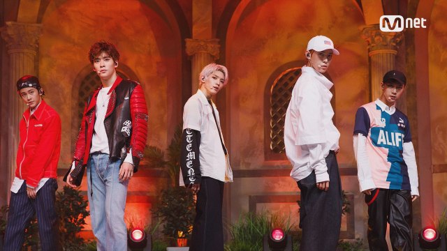 'Hot Debut' 괴물 신인 'NCT U'의 '일곱 번째 감각' 무대