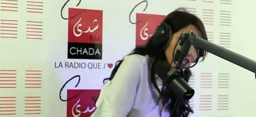 أسماء لمنور : " كنغني علي لفلوس "